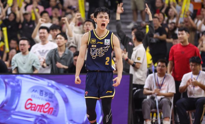篮球迷捅出输球内幕朱世龙被耍的团团转尊龙AG人生就是博难怪福建不敌广东男(图1)