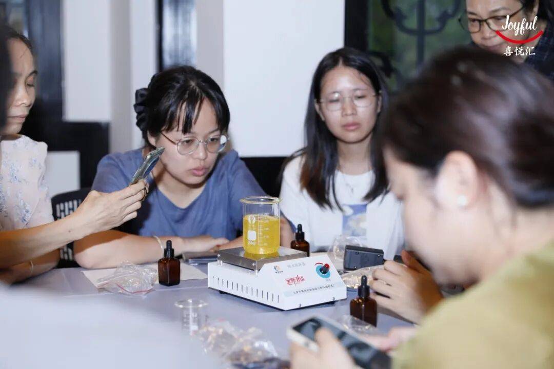 作、派对妆容、珠绣胸针超多趣味活动等你参与尊龙凯时链接【报名】广府·生活美学:精油手(图4) 作、派对妆容、珠绣胸针超多趣味活动等你参与尊龙凯时链接【报名】广府·生活美学:精油手(图4)