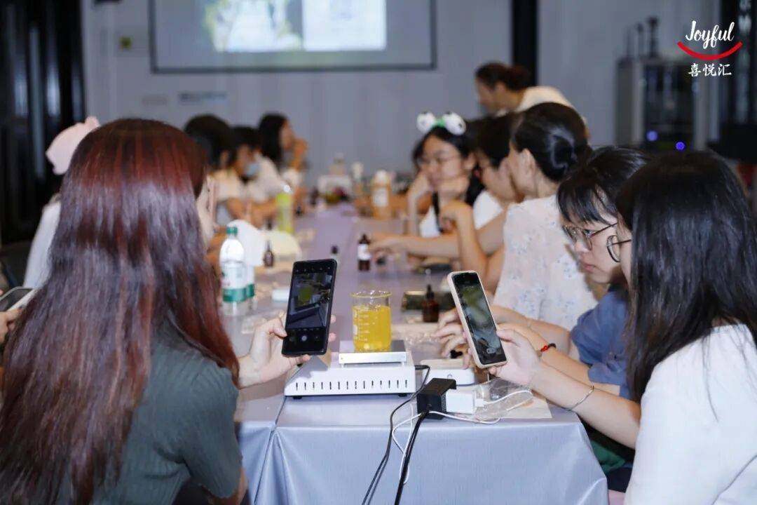 作、派对妆容、珠绣胸针超多趣味活动等你参与尊龙凯时链接【报名】广府·生活美学:精油手(图15) 作、派对妆容、珠绣胸针超多趣味活动等你参与尊龙凯时链接【报名】广府·生活美学:精油手(图15)